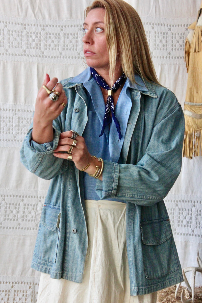 D2103D06-CC5D-4E27-B01E-