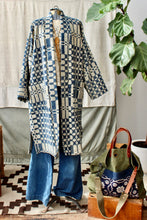 Load image into Gallery viewer, HF156 The Highlands Foundry Heirloom Indigo/Cream Coverlet Duster
