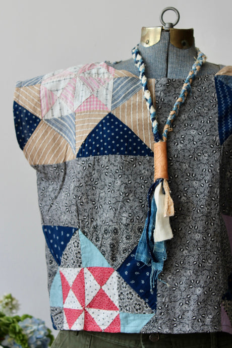 The Highlands Foundry Black Quilted Box Top THF55