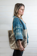 Load image into Gallery viewer, Distressed Leather Tote