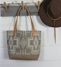 Load image into Gallery viewer, Wool South Western pattern Tote